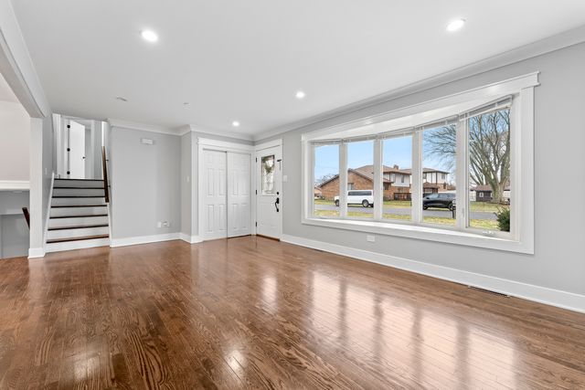 8306 S 82nd Avenue, Justice, IL 60458