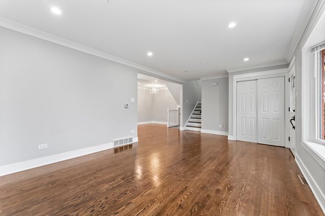 8306 S 82nd Avenue, Justice, IL 60458