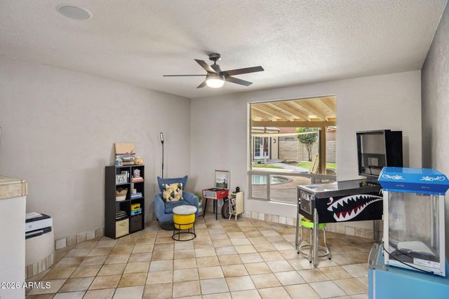 611 E CANTERBURY Lane, Phoenix, AZ 85022
