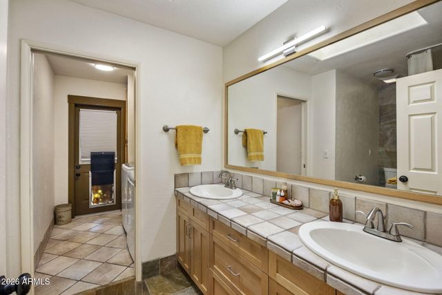 611 E CANTERBURY Lane, Phoenix, AZ 85022