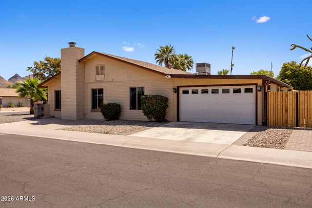 611 E CANTERBURY Lane, Phoenix, AZ 85022