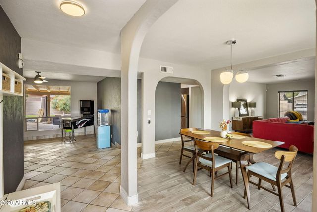 611 E CANTERBURY Lane, Phoenix, AZ 85022