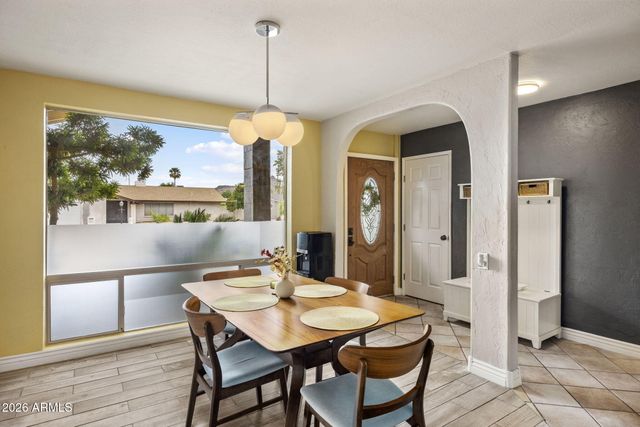 611 E CANTERBURY Lane, Phoenix, AZ 85022