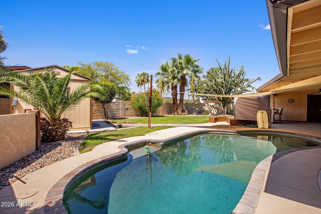 611 E CANTERBURY Lane, Phoenix, AZ 85022 — photo 2