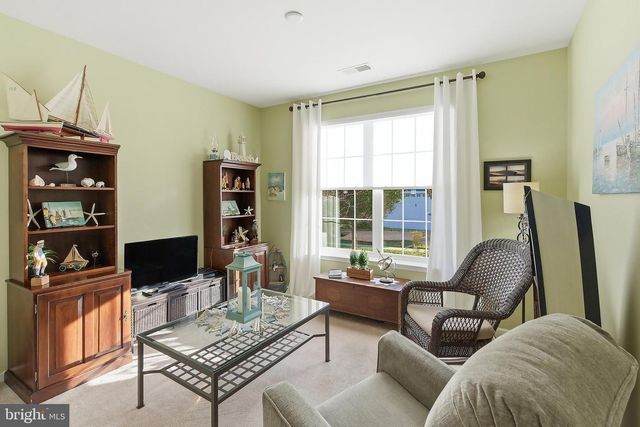 16 RACCOON LN, Barnegat, NJ 08005