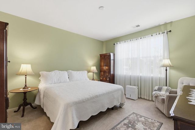 16 RACCOON LN, Barnegat, NJ 08005