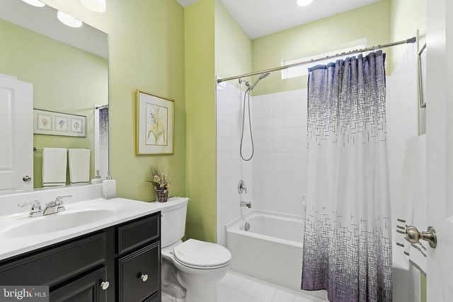 16 RACCOON LN, Barnegat, NJ 08005