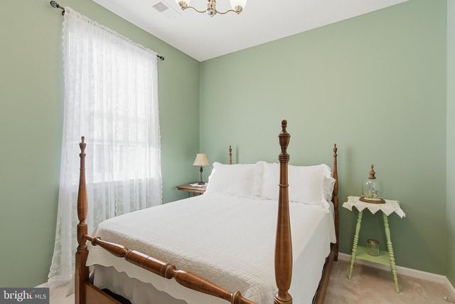 16 RACCOON LN, Barnegat, NJ 08005