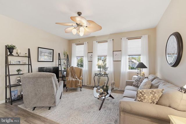 16 RACCOON LN, Barnegat, NJ 08005