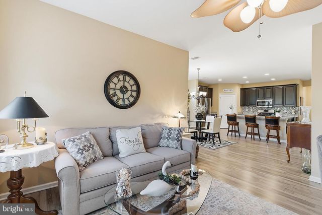 16 RACCOON LN, Barnegat, NJ 08005