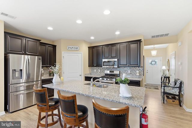 16 RACCOON LN, Barnegat, NJ 08005