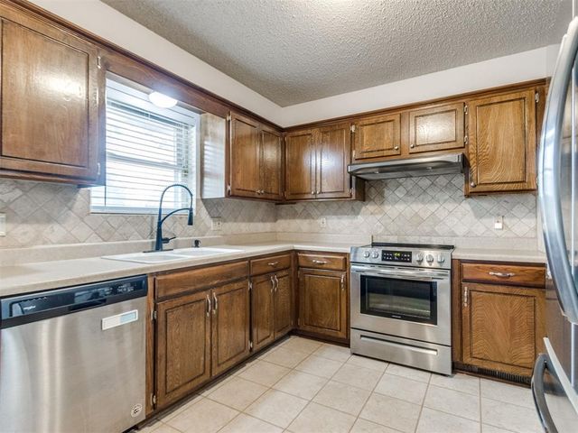 104 Redbird Circle, Midwest City, OK 73110