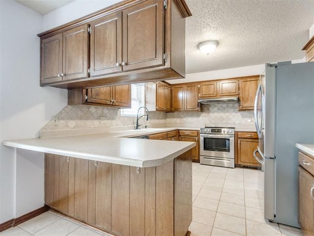 104 Redbird Circle, Midwest City, OK 73110