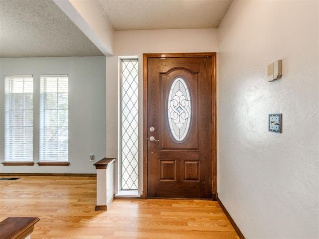 104 Redbird Circle, Midwest City, OK 73110