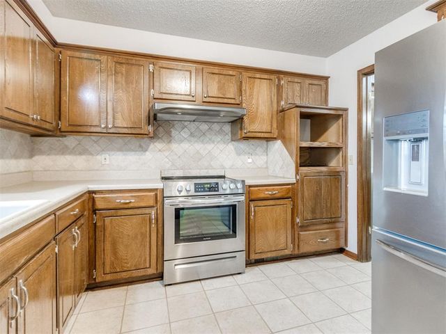 104 Redbird Circle, Midwest City, OK 73110