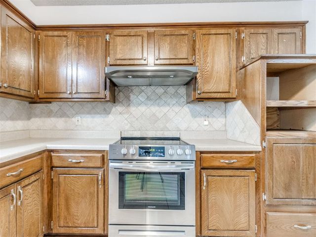 104 Redbird Circle, Midwest City, OK 73110