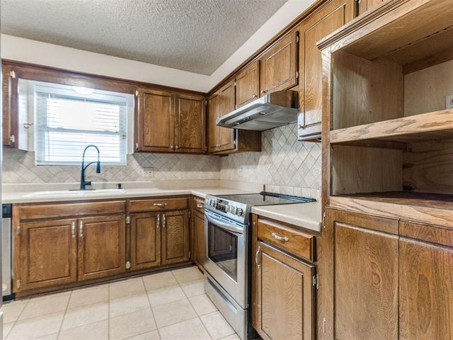 104 Redbird Circle, Midwest City, OK 73110