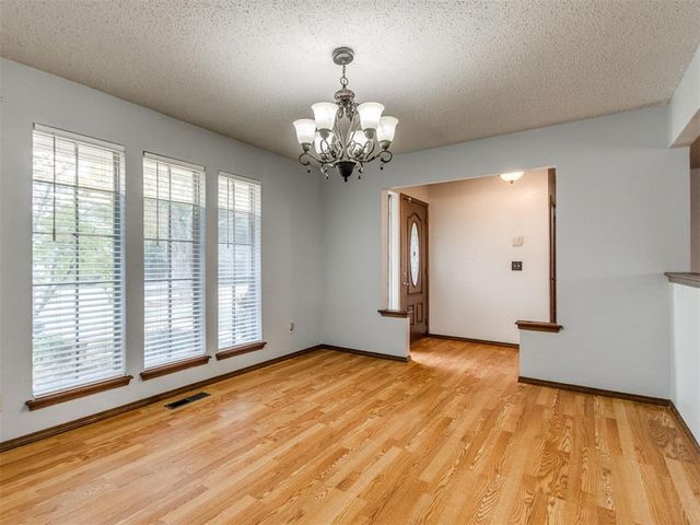 104 Redbird Circle, Midwest City, OK 73110