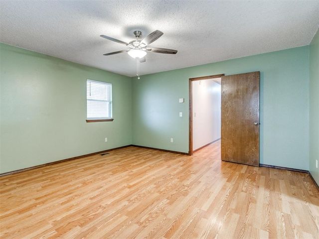 104 Redbird Circle, Midwest City, OK 73110
