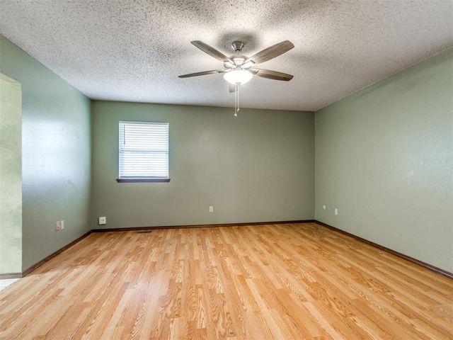 104 Redbird Circle, Midwest City, OK 73110
