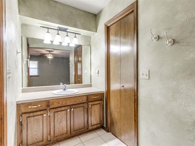 104 Redbird Circle, Midwest City, OK 73110