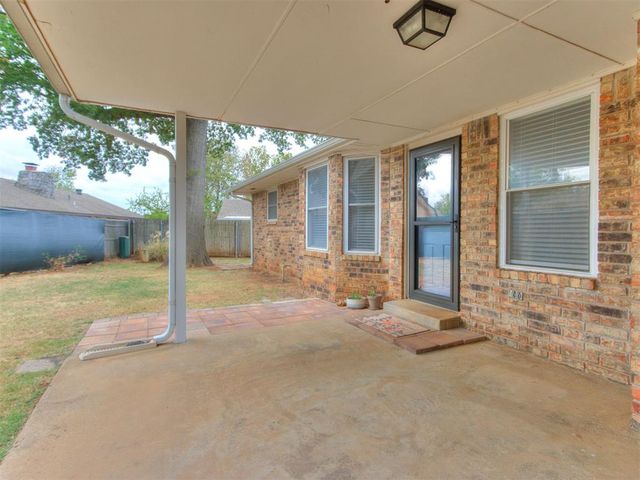 104 Redbird Circle, Midwest City, OK 73110