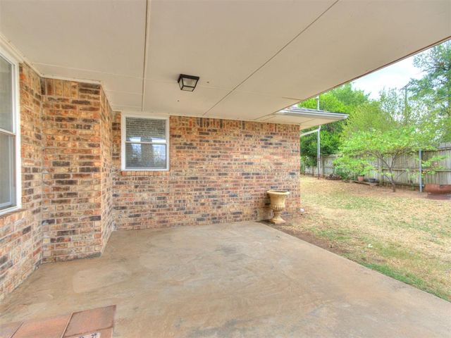 104 Redbird Circle, Midwest City, OK 73110