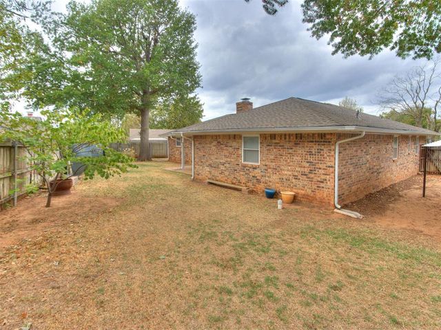 104 Redbird Circle, Midwest City, OK 73110