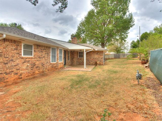 104 Redbird Circle, Midwest City, OK 73110