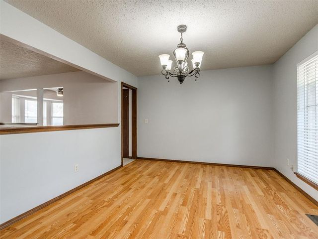 104 Redbird Circle, Midwest City, OK 73110