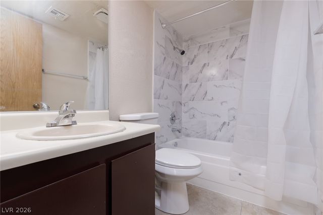 2674 Bryandouglas Drive B, Las Vegas, NV 89121