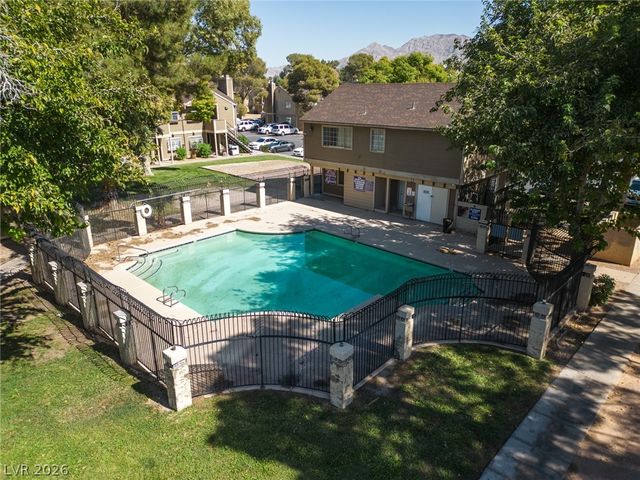2674 Bryandouglas Drive B, Las Vegas, NV 89121