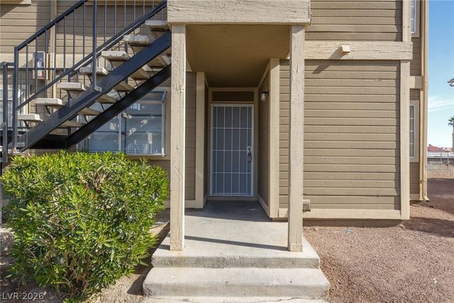 2674 Bryandouglas Drive B, Las Vegas, NV 89121