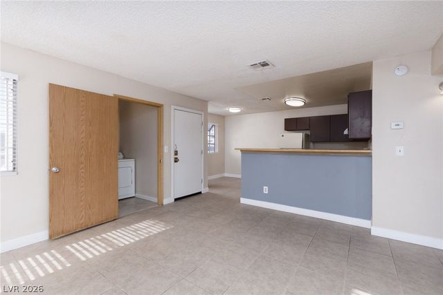 2674 Bryandouglas Drive B, Las Vegas, NV 89121