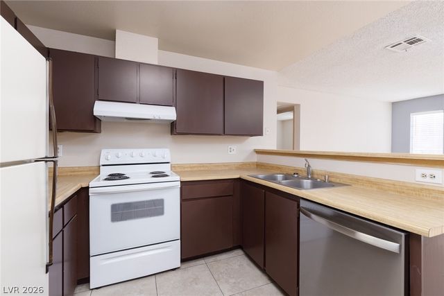 2674 Bryandouglas Drive B, Las Vegas, NV 89121
