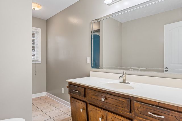 293 Airport Dr, Mcminnville, TN 37110