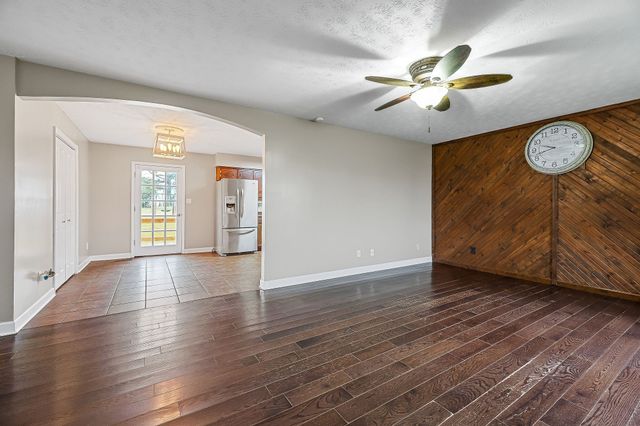 293 Airport Dr, Mcminnville, TN 37110