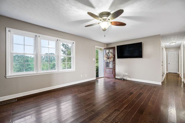 293 Airport Dr, Mcminnville, TN 37110