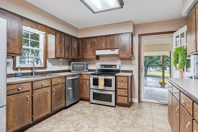 293 Airport Dr, Mcminnville, TN 37110