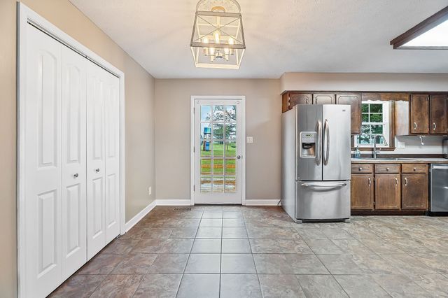 293 Airport Dr, Mcminnville, TN 37110