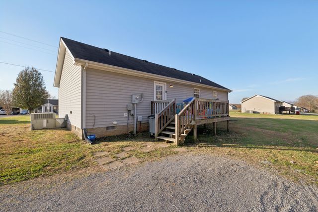 104 Leigh Anna Cir, Lafayette, TN 37083