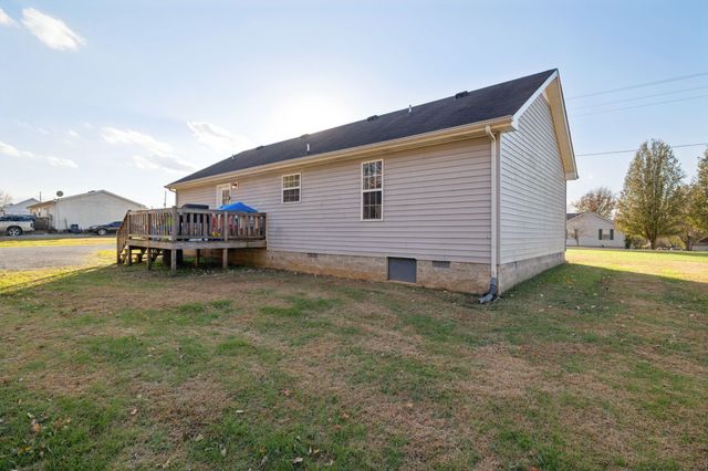 104 Leigh Anna Cir, Lafayette, TN 37083