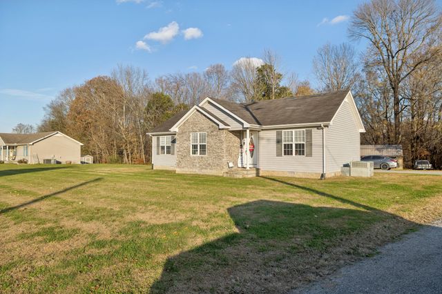 104 Leigh Anna Cir, Lafayette, TN 37083