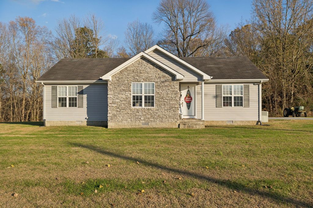 104 Leigh Anna Cir, Lafayette, TN 37083