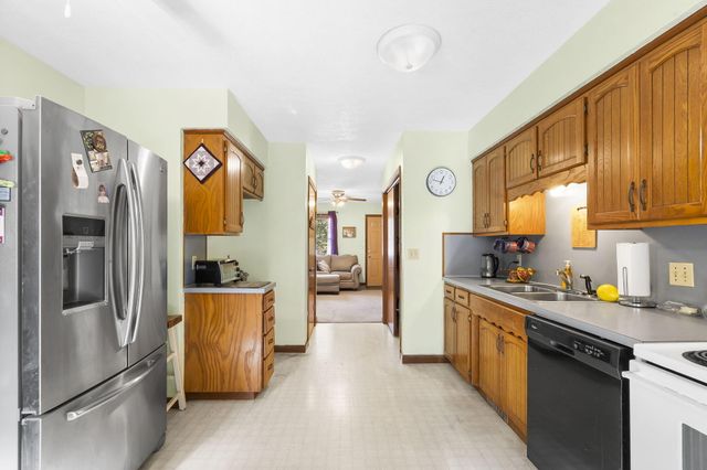 1006 Baretta Court, Aurora, MO 65605