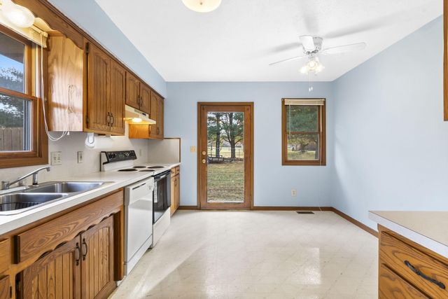 1006 Baretta Court, Aurora, MO 65605