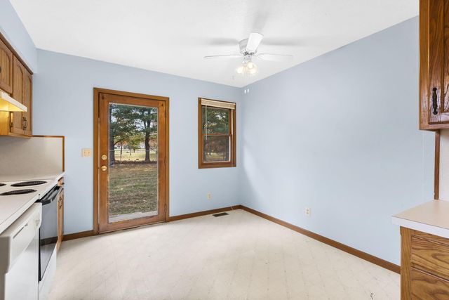 1006 Baretta Court, Aurora, MO 65605