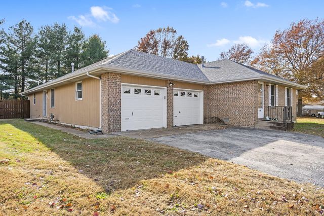 1006 Baretta Court, Aurora, MO 65605