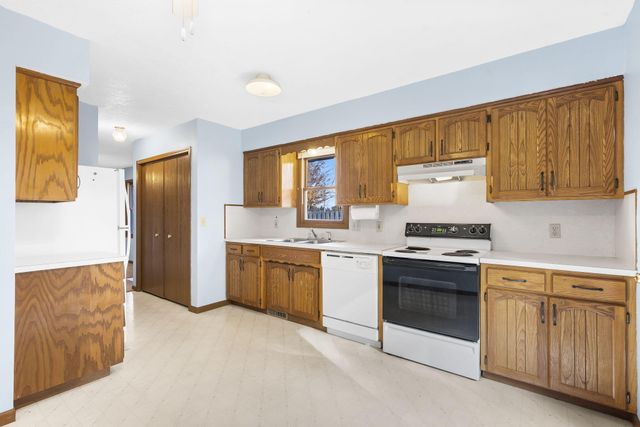 1006 Baretta Court, Aurora, MO 65605