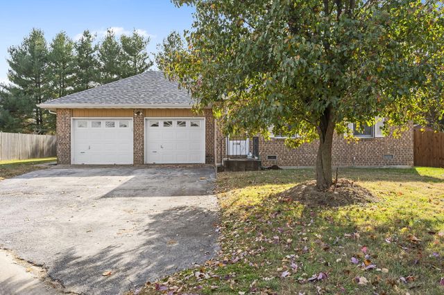 1006 Baretta Court, Aurora, MO 65605